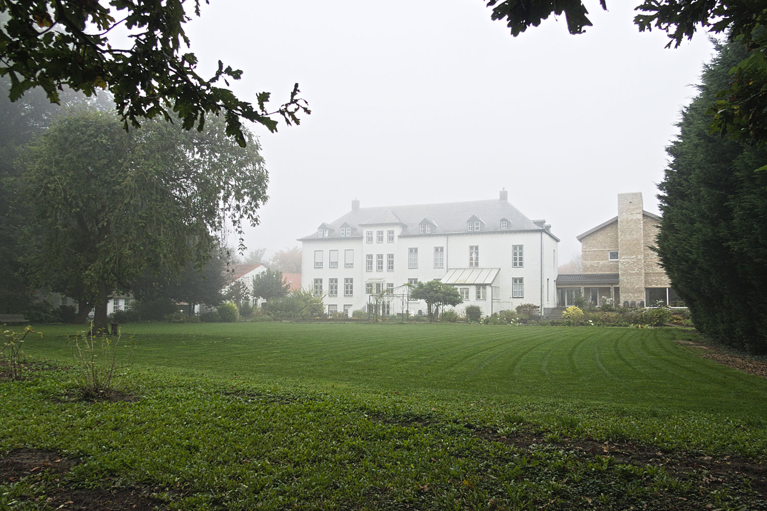 Hoewel je vanaf hier normaal wel het bejaardenhuis kunt zien, vandaag niet.